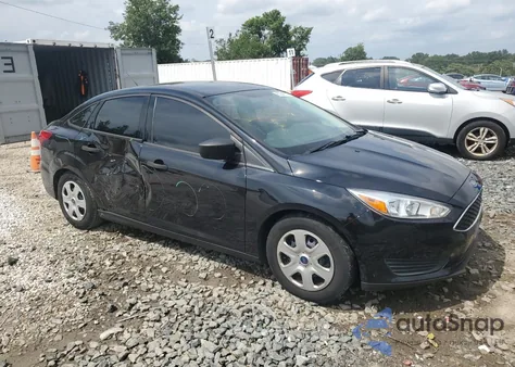 2017 Ford Focus S z USA, uszkodzony, nr VIN 1FADP3E28HL297785